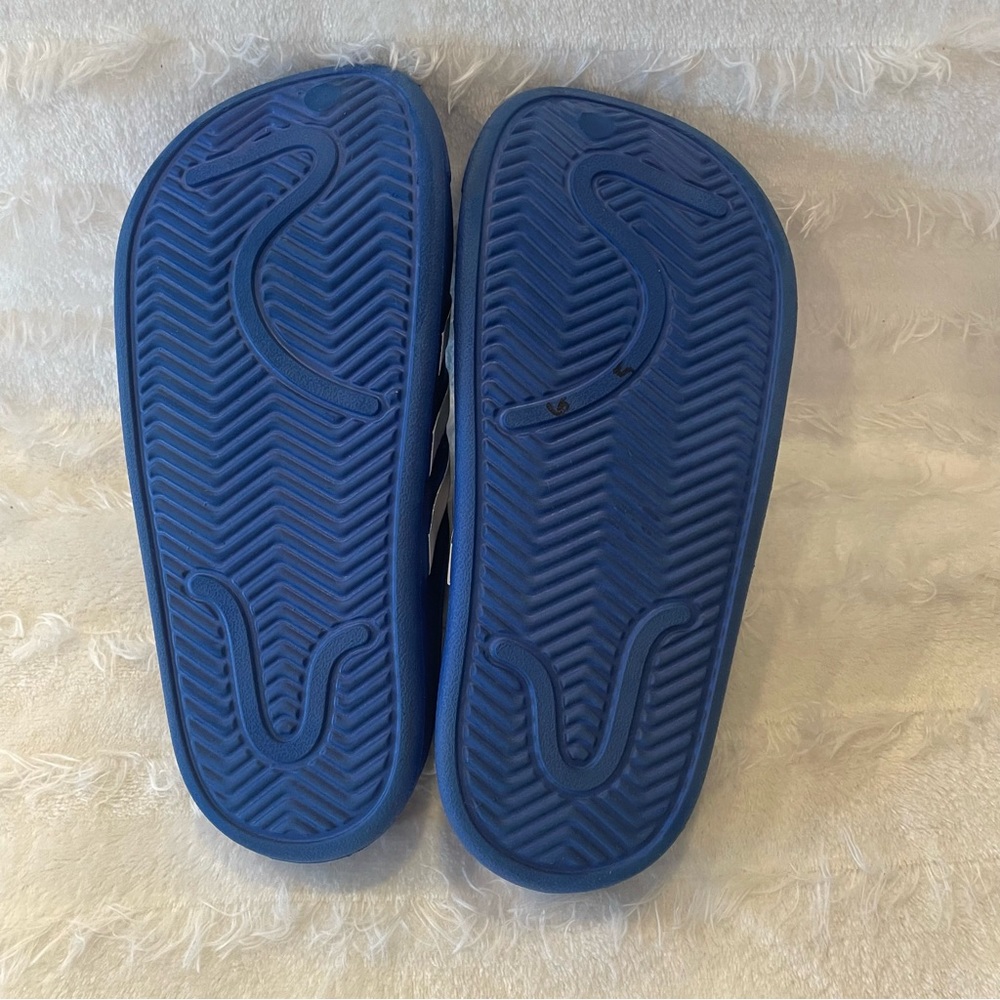 Adidas Blue Adilette clogs USM5/USW6 - Picture 3 of 4